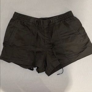 Gap olive green shorts